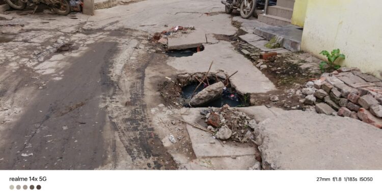 जानलेवा बने नाले! कटेया नगर पंचायत के विकास दावों की खुली पोल