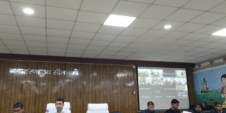 समाहरणालय स्थित परिचर्चा भवन में शिक्षा विभाग की समीक्षा बैठक आयोजित।