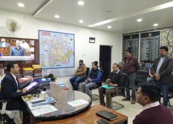 जिला परिवहन समिति की बैठक जिला पदाधिकारी की अध्यक्षता में आयोजित किया गया।