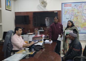 “सबका सम्मान-जीवन आसान” कार्यक्रम में जिलाधिकारी ने सुनीं 132 जन समस्याएं।