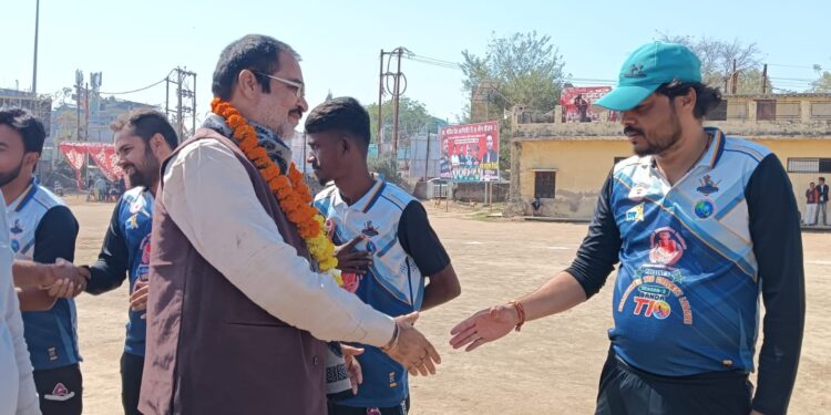 राइफल क्लब मैदान में गूंजा क्रिकेट का जुनून – क्रांतिवीर T10 टूर्नामेंट में रोमांचक मुकाबला