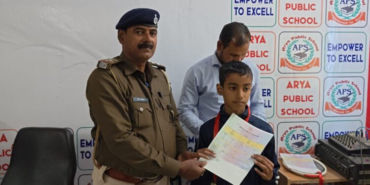 सीबीएसई आर्यभट्ट गणित प्रतियोगिता 2025 में प्रदेश स्तर पर बेहतर प्रदर्शन करने वाले छात्रों को विद्यालय के द्वारा किया गया सम्मानित