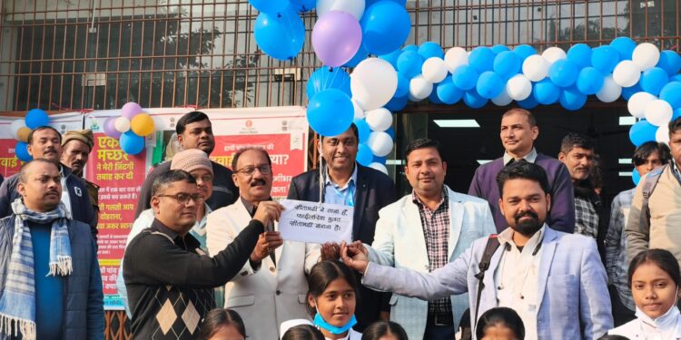 फाइलेरिया उन्मूलन हेतु सर्वजन दवा सेवन कार्यक्रम का शुभारंभ, दवा खाकर किया गया उद्घाटन