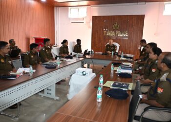 बांदा में एडीजी प्रयागराज जोन का दौरा: पुलिस लाइन का निरीक्षण, अपराध समीक्षा बैठक में सख्त निर्देश