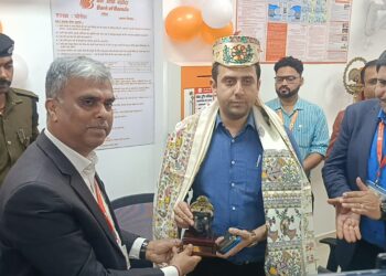 दीप प्रज्वलन के साथ बैंक ऑफ़ बड़ौदा की चोरौत शाखा का उद्घाटन