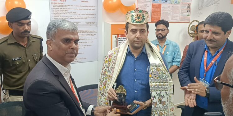 दीप प्रज्वलन के साथ बैंक ऑफ़ बड़ौदा की चोरौत शाखा का उद्घाटन