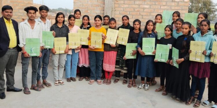 श्री कृष्णा पब्लिक स्कूल में 10वीं के छात्र-छात्राओं को दी गई विदाई