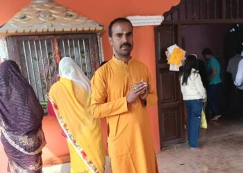 धनौती गाँव के शिव मंदिर में सैकड़ों श्रद्धालुओं ने किया जलाभिषेक