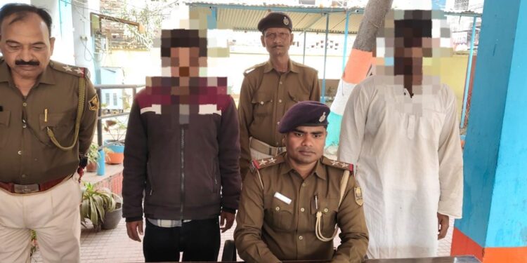 नगर थानान्तर्गत वाहन चेकिंग के क्रम में अवैध हथियार बरामद कर 02 अभियुक्तों को किया गया गिरफ्तार