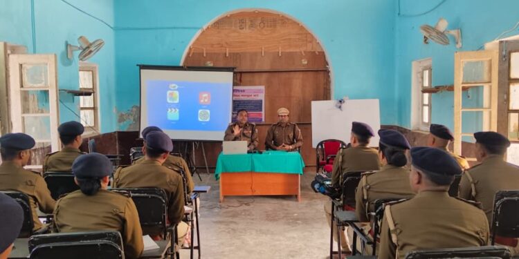 डीआईजी एवं एसएसपी सारण द्वारा पुलिस केन्द्र में प्रशिक्षु पुलिस अवर निरीक्षकों को अनुसंधान विषय पर दिया गया प्रशिक्षण