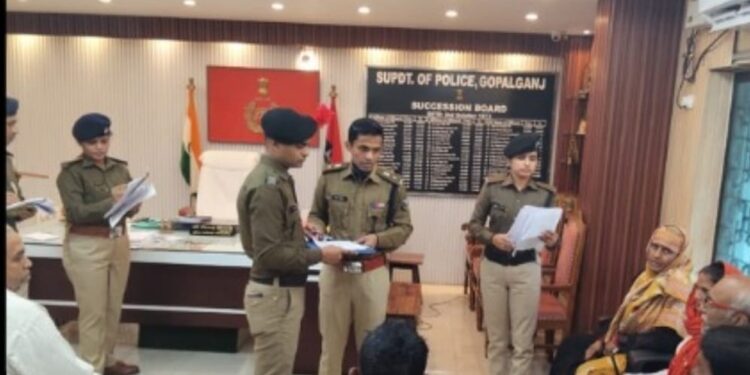 जनता की समस्याओं पर सख्त रुख – एसपी गोपालगंज ने की सीधी सुनवाई