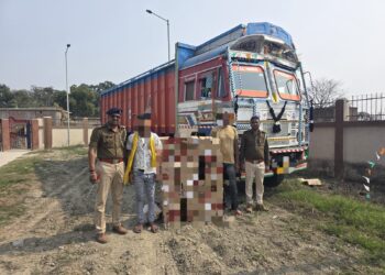 होली पर्व के मद्देनजर विषेश अभियान के तहत सिवान पुलिस की बड़ी कार्रवाई, नौतन थानान्तर्गत वाहन चेकिंग के क्रम में कुल 561.600 ली0 अवैध शराब बरामद कर 02 अभियुक्तों को किया गया गिरफ्तार, 01 ट्रक जप्त