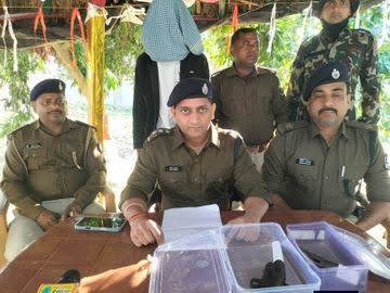 मधुबनी में 2 नाबालिग समेत 3 गिरफ्तार,2 देसी कट्टा बरामद:सोशल मीडिया पर हथियार लहराने और मारपीट के दो अलग मामलों में कार्रवाई