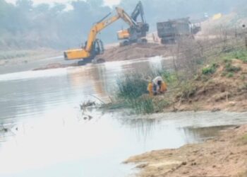 ब्रेकिंग न्यूज बांदा- बागे नदी में मौत के गड्ढे: खनन माफिया की बेखौफी