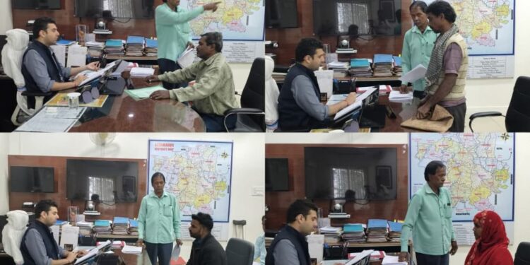 सबका सम्मान-जीवन आसान” कार्यक्रम में जिलाधिकारी ने सुनीं 136 जन समस्याएं।