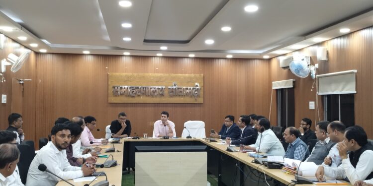 नीलाम पत्रवाद की समीक्षात्मक बैठक की गई