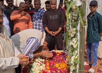 स्वतंत्रता सेनानी उमापति मिश्र के श्राद्ध में शामिल हुए बाहुबली विधायक अमरेन्द्र कुमार पाण्डेय उर्फ पप्पू पाण्डेय