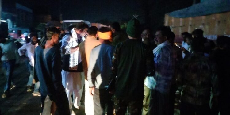 एनएच-531 पर भीषण हादसा: कतर से लौटे सिविल फोरमैन की मौत, मुआवजे को लेकर सड़क जाम