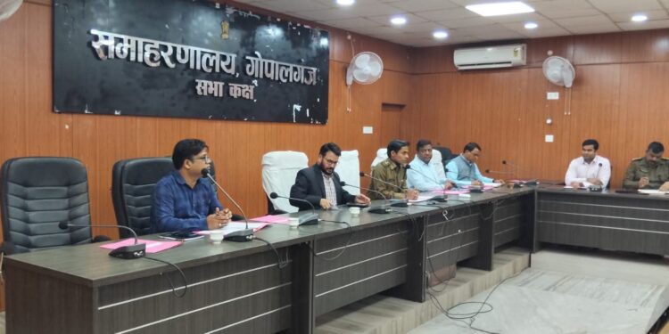 होली पर हुड़दंगियों की खैर नहीं: गोपालगंज पुलिस ने शांति समिति की बैठक कर कड़े निर्देश दिए।