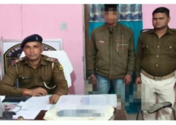 सोशल मीडिया पर तमंचा लहराना पड़ा भारी: गोपालगंज पुलिस ने वीडियो देख युवक को दबोचा, अवैध कट्टा बरामद।