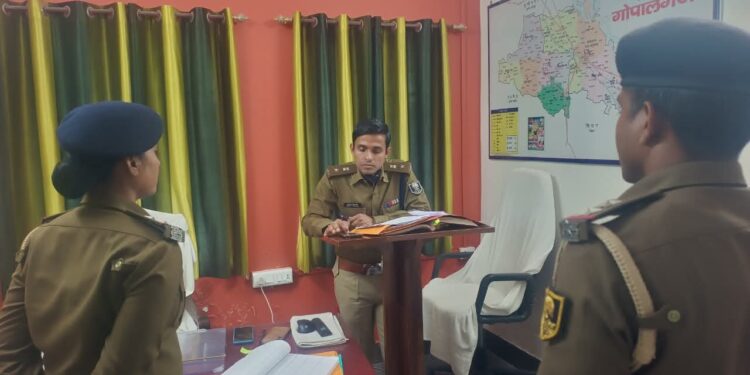 पुलिस केंद्र गोपालगंज में ‘लाइन डे’ का आयोजन, कर्मियों की समस्याओं का त्वरित समाधान का निर्देश