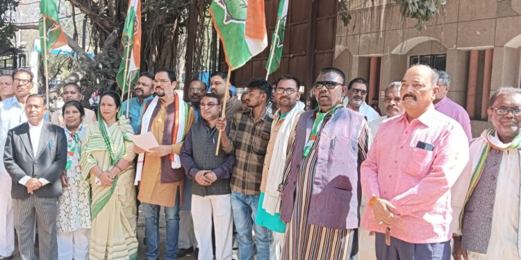 शंकराचार्य प्रकरण को लेकर कांग्रेस का ज्ञापन, सरकार पर साधा निशाना