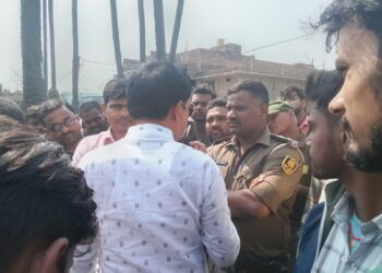 ईंट लदी ट्रैक्टर ट्रॉली की चपेट में आने से बालक की मौत