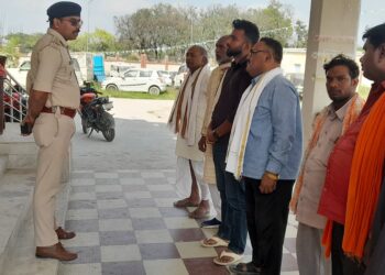 नौतन थाना परिसर में गुंडा परेड आयोजित, शामिल हुए दागी चेहरे