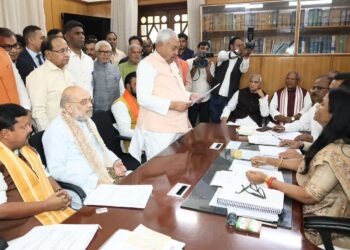 मुख्यमंत्री नीतीश कुमार ने राज्यसभा के लिए दाखिल किया नामांकन, कई दिग्गज नेता रहे मौजूद