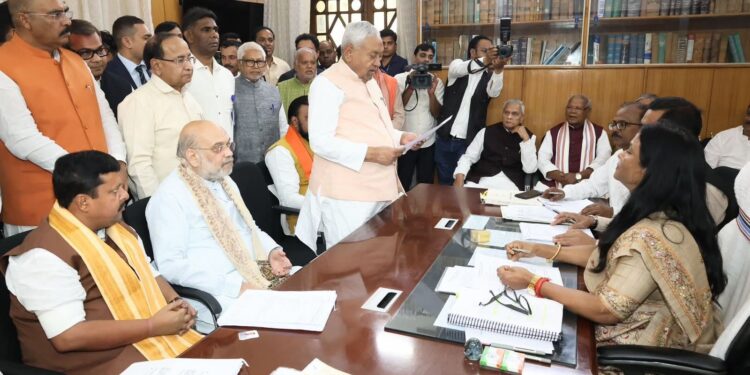 मुख्यमंत्री नीतीश कुमार ने राज्यसभा के लिए दाखिल किया नामांकन, कई दिग्गज नेता रहे मौजूद