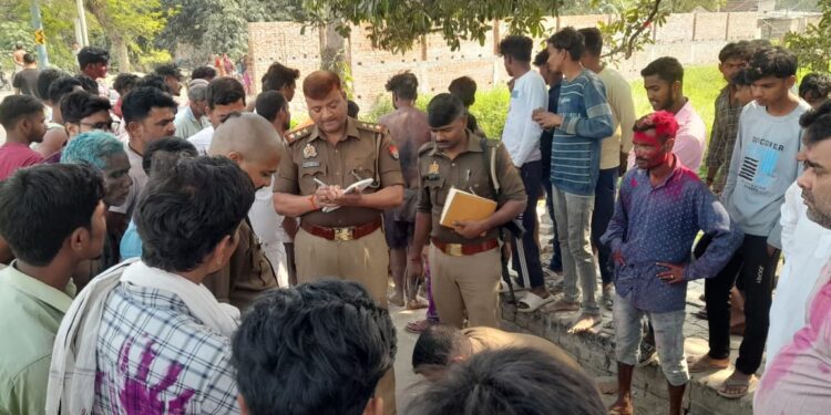 अनियंत्रित पिकअप वाहन की चपेट में आया बाइक सवार अधेड़, 5 सौ मीटर घिसटते हुए यूपी की सीमा में मौत