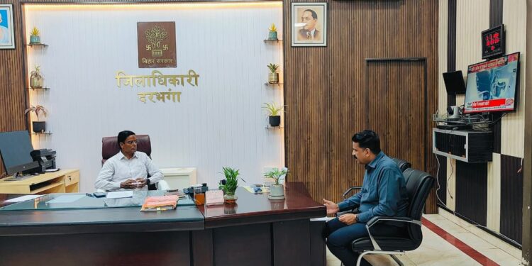 डीएम की अध्यक्षता में यातायात को सुव्यवस्थित करने के लिए अतिक्रमण मुक्त हेतु समीक्षात्मक बैठक