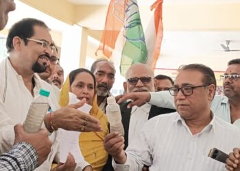 बांदा में कांग्रेस का प्रदर्शन, विभिन्न समस्याओं को लेकर डीएम के माध्यम से मुख्यमंत्री को सौंपा ज्ञापन