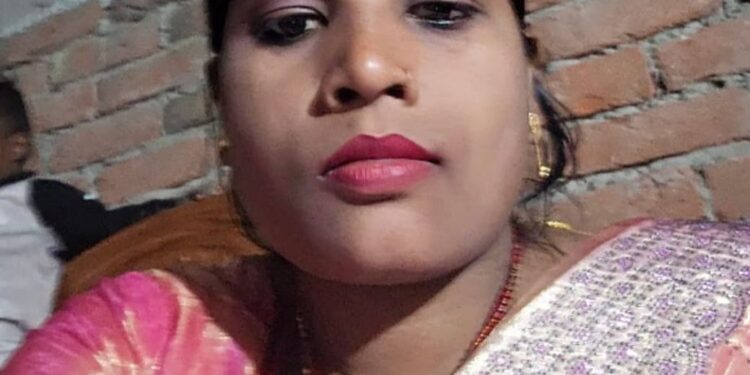 कटेया: संदिग्ध हालात में महिला की मौत, जलती चिता से पुलिस ने कब्जे में लिया शव, ससुर हिरासत में