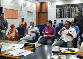 जिला पदाधिकारी ने प्रेस वार्ता कर विभिन्न विभागों की उपलब्धियों एवं योजनाओं की दी जानकारी