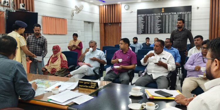 जिला पदाधिकारी ने प्रेस वार्ता कर विभिन्न विभागों की उपलब्धियों एवं योजनाओं की दी जानकारी