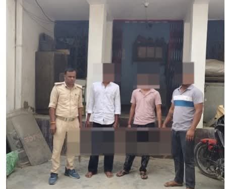 गोपालगंज: अवैध देशी कट्टा और जिंदा कारतूस के साथ तीन आरोपी गिरफ्तार