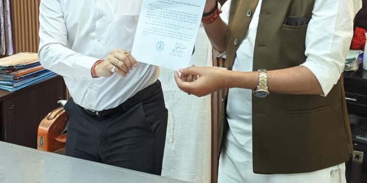 गोपालगंज में रसोई गैस की किल्लत पर राजद का हंगामा, रोजेदारों की परेशानी को लेकर एडीएम को सौंपा ज्ञापन