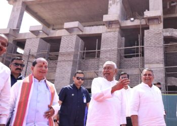 समृद्धि यात्रा में बेगूसराय पहुंचे मुख्यमंत्री नीतीश कुमार, मेडिकल कॉलेज और औद्योगिक परियोजनाओं का किया निरीक्षण