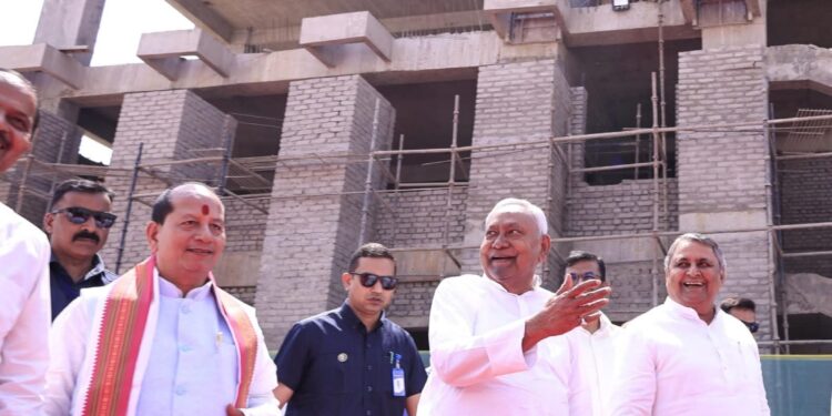 समृद्धि यात्रा में बेगूसराय पहुंचे मुख्यमंत्री नीतीश कुमार, मेडिकल कॉलेज और औद्योगिक परियोजनाओं का किया निरीक्षण