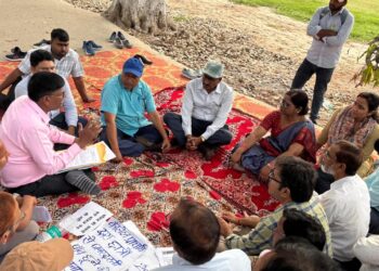 डीएवी पीजी कॉलेज के शिक्षकों के आंदोलन पर कुलपति ने लिया संज्ञान, कॉलेज पहुंची जांच कमिटी