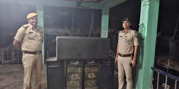 गोपालगंज पुलिस की सख्त कार्रवाई: कुचायकोट थाना क्षेत्र में 05 डीजे जप्त
