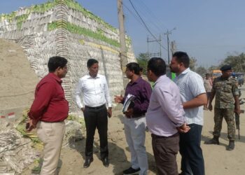 एलिवेटेड पथ निर्माण कार्य स्थल का डीएम ने किये निरीक्षण