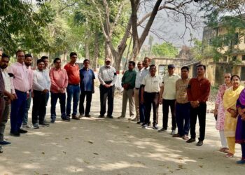 डीएवी पीजी कॉलेज के प्राचार्य के भ्रष्टाचार का मामला पकड़ा जोर, प्रदर्शन जोरों पर