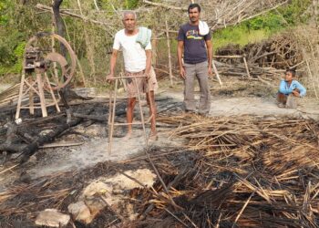 चफवा में झोपड़ीनुमा दो घरों में आग लगने से एक लाख की सम्पत्ति जलकर राख