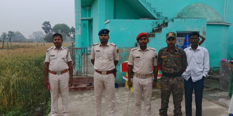 ईद-उल-फित्र की नमाज अकीदत के साथ अदा, वतन की सलामती और भाईचारे की मांगी दुआ