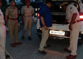 गोपालगंज में सघन वाहन जांच अभियान, नियम तोड़ने वालों पर पुलिस की सख्त कार्रवाई