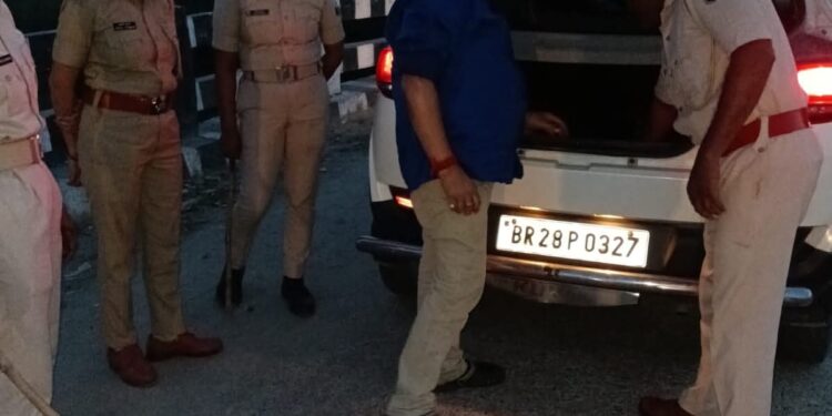 गोपालगंज में सघन वाहन जांच अभियान, नियम तोड़ने वालों पर पुलिस की सख्त कार्रवाई