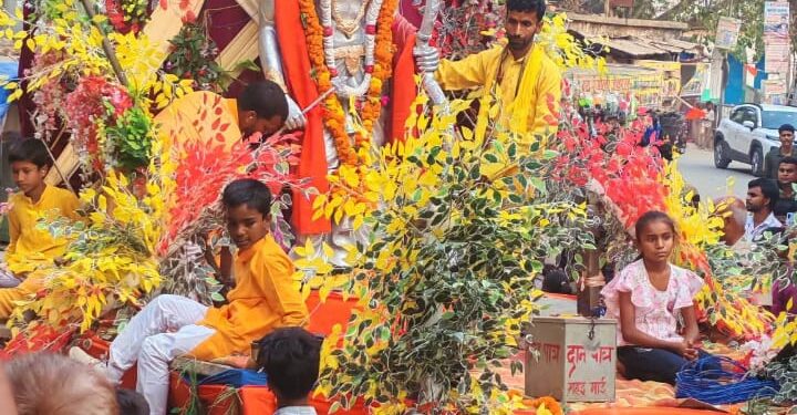 कटेया में रामनवमी पर निकली भव्य शोभायात्रा, हजारों राम भक्त हुए शामिल