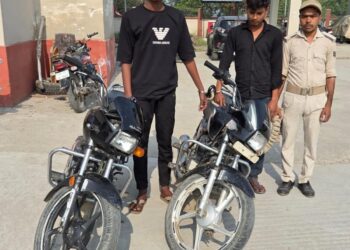 नौतन पुलिस ने चोरी की बाइक के साथ दो को किया गिरफ्तार